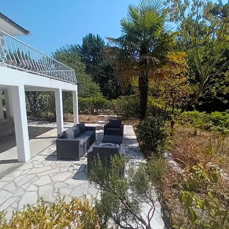 Semesterbostad Jolie Maison De Avec 4 Et Grand Jardin