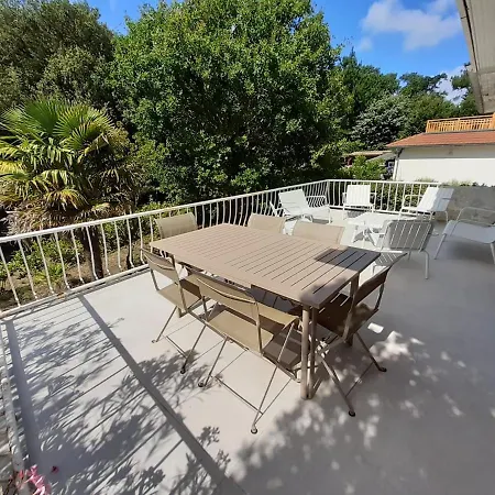 Semesterbostad Jolie Maison De Avec 4 Et Grand Jardin *
